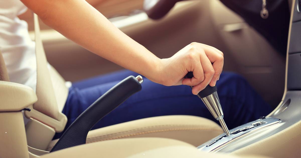 What Is the Difference Between Manual and Automatic Transmissions?